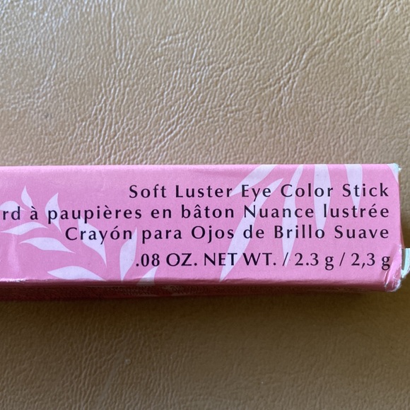 ❤️NEW❤️ Mary Kay Soft Luster Eye Color Stick - Violet Dawn - Picture 4 of 6